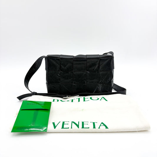 Sac Cassette Bottega Veneta en cuir de veau Intrecciato noir