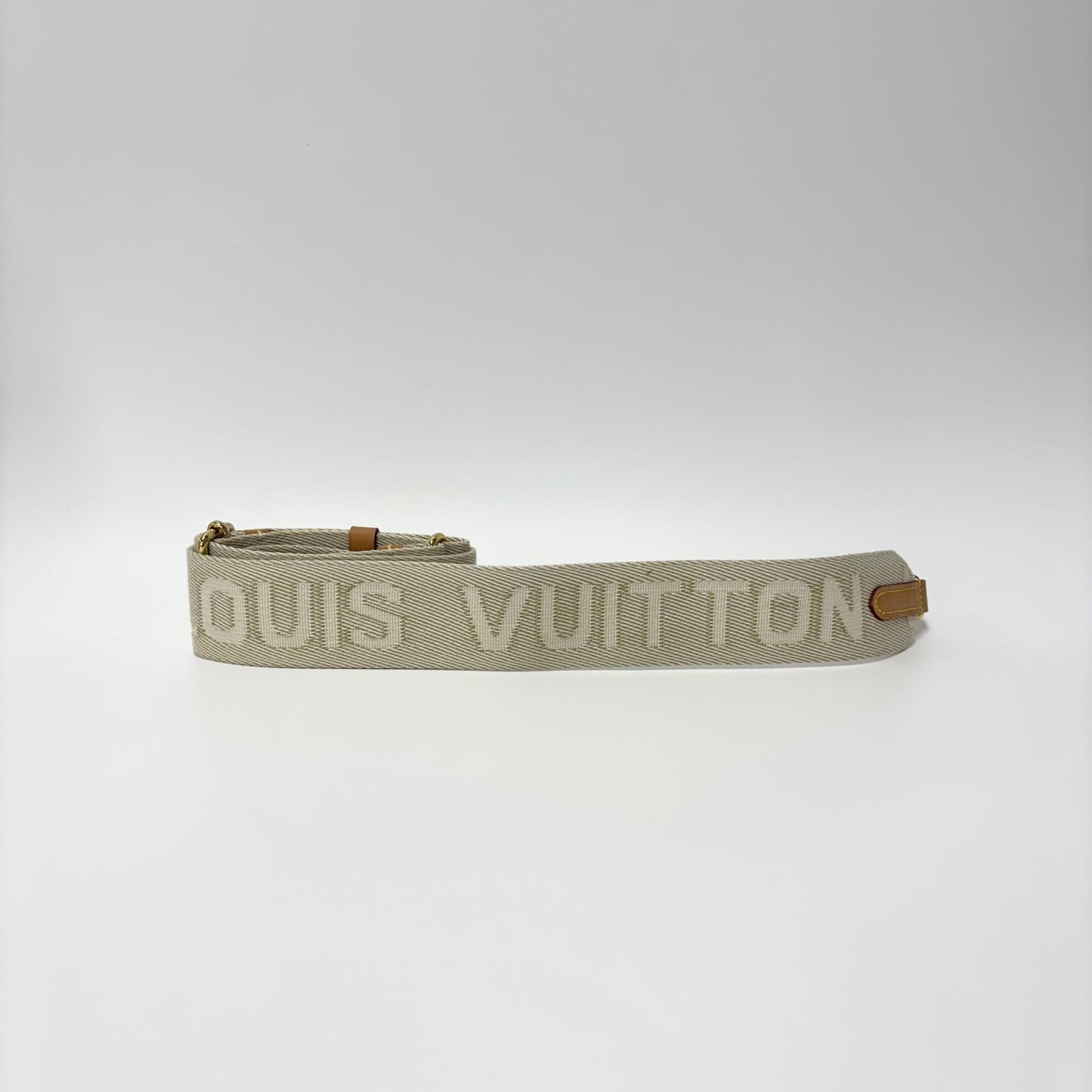 Louis Vuitton Cousin PM Cream M21260