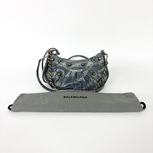 Sac d'épaule Balenciaga Le Cagol XS en denim bleu monogramme BB