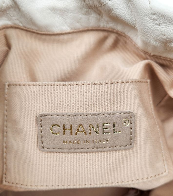 Chanel White Quilted CC Gold-Plated Chain Shoulder Bag with Built-in Chip