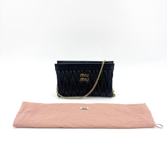 Sac à bandoulière Miu Miu en cuir nappa matelassé noir