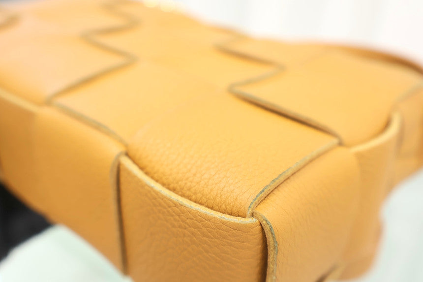 Cassette Bag Small Crossbody Bag 666870