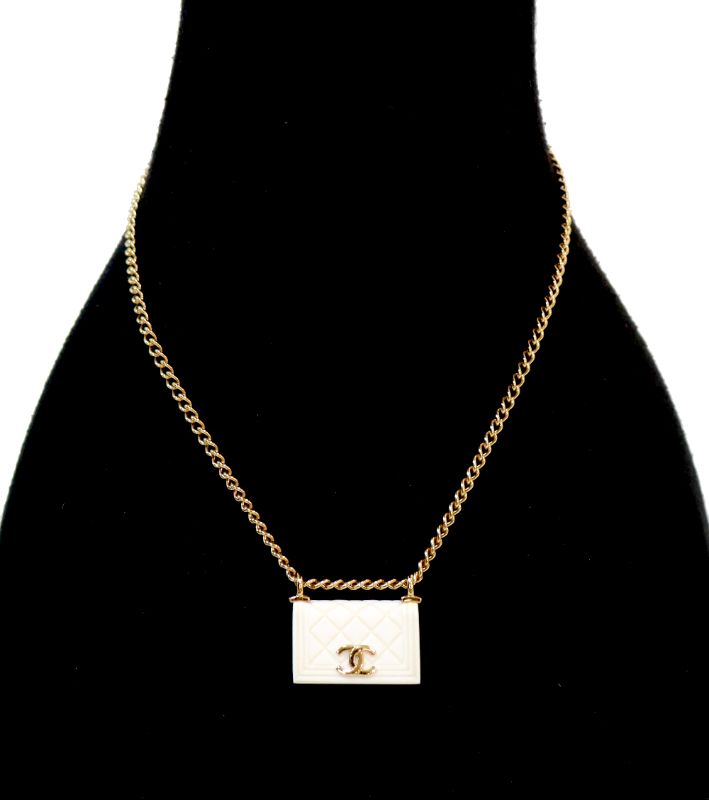 Chanel White Quilted Bag Gold Necklace