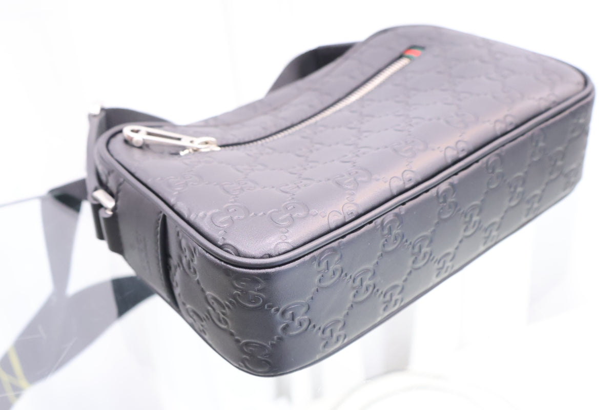 GG Emblem Small Black Crossbody Bag 850242