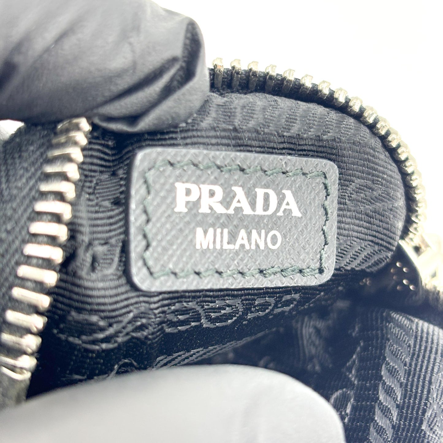 Prada Sac Mini en Nylon Noir Réédition 2000