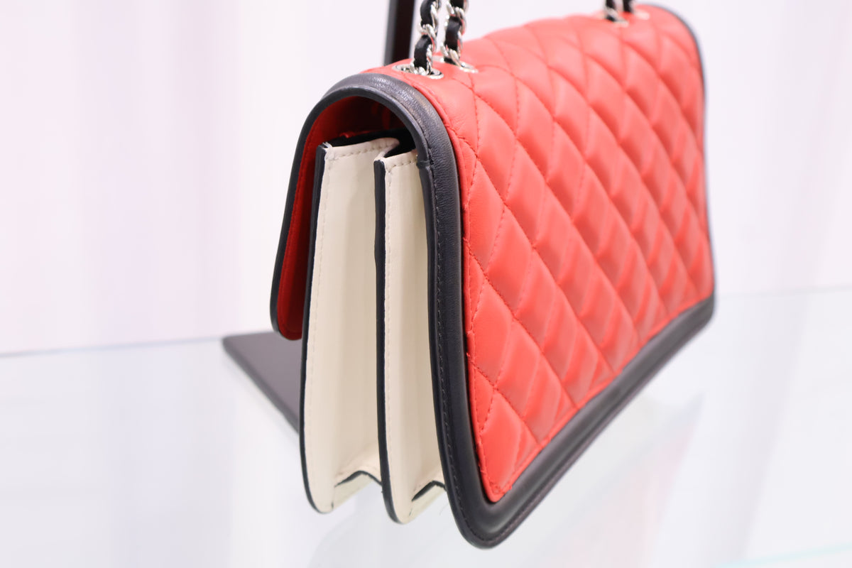 Season Limited Edition Graphic Flap Chain Shoulder Bag