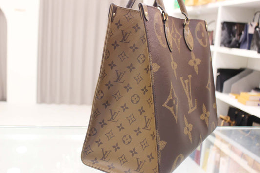 Monogram On The Go GM Tote Shoulder Bag M45320 purchased at a department store
