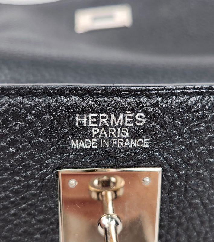 Hermès Kelly 35 Square with "M" Engraving
