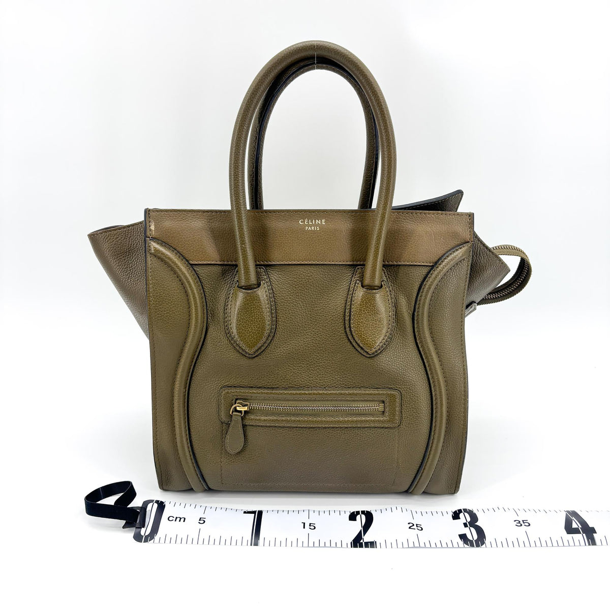 Sac Micro Luggage en veau foulonné coloris kaki Céline