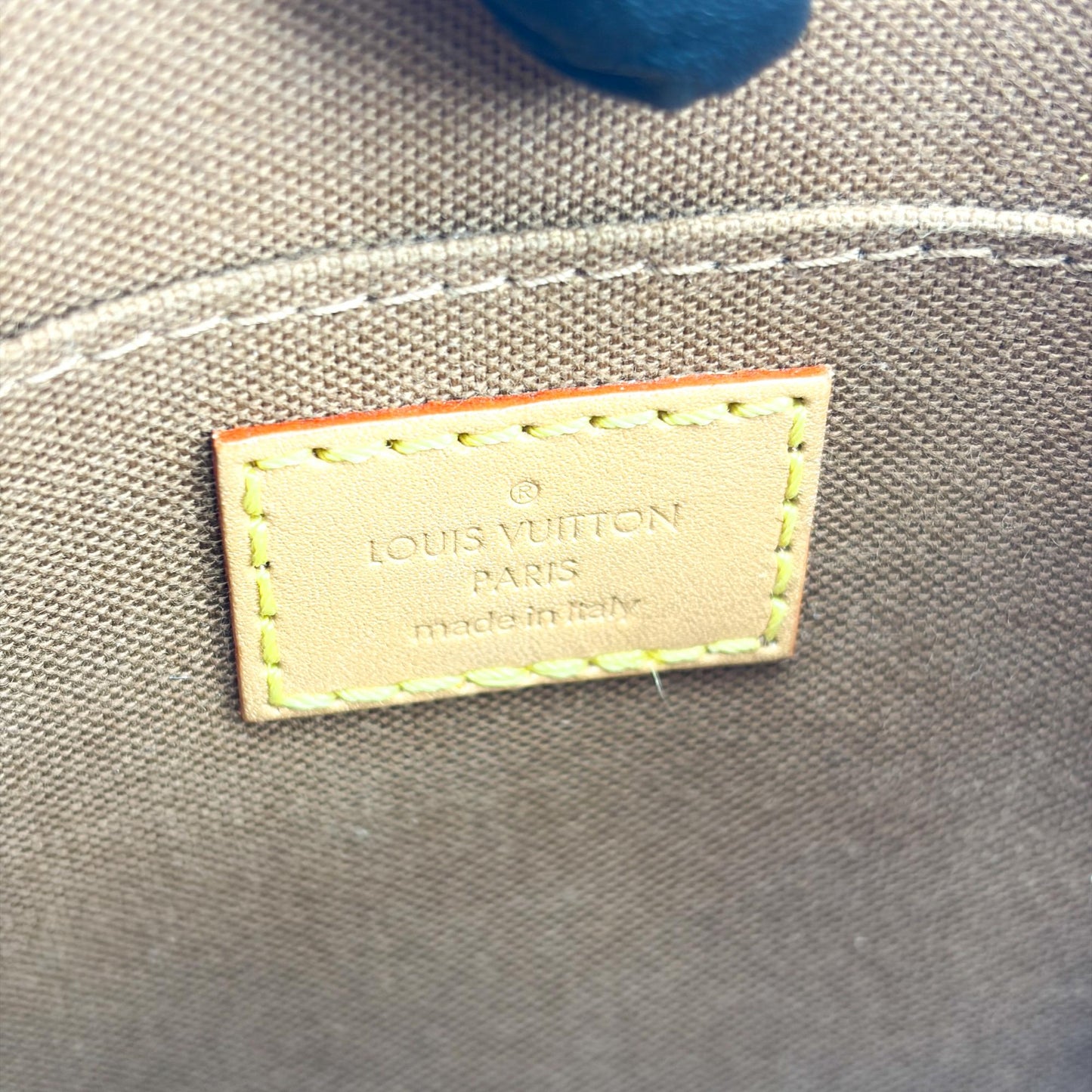 Louis Vuitton Monogram Petit Sac Plat
