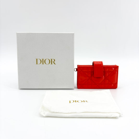 Porte-cartes Lady Dior en accordéon en cuir verni rouge