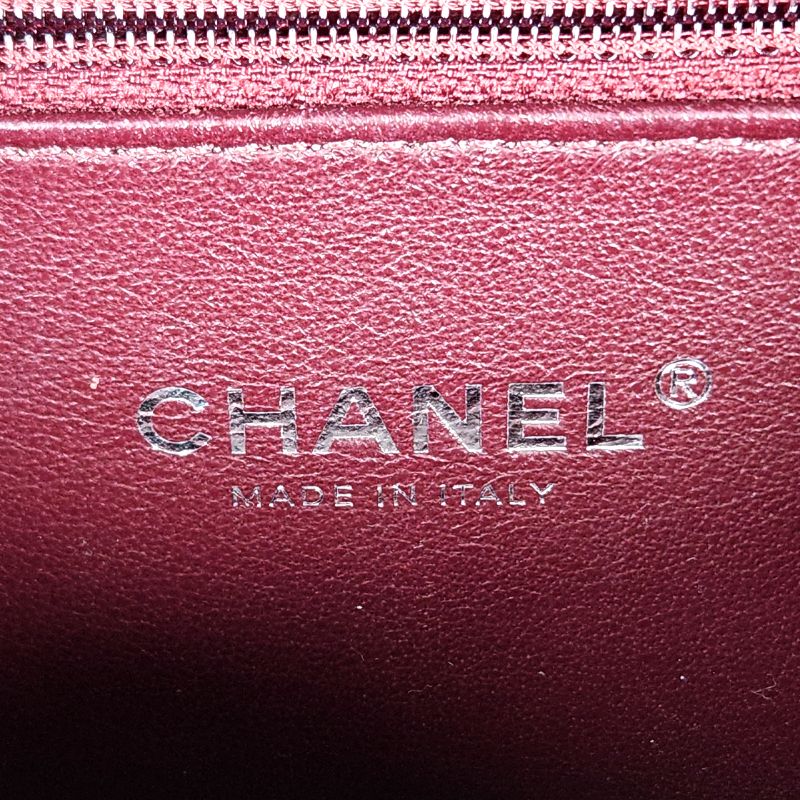 Chanel Metallic Silver Caviar Skin Cosmetic Case