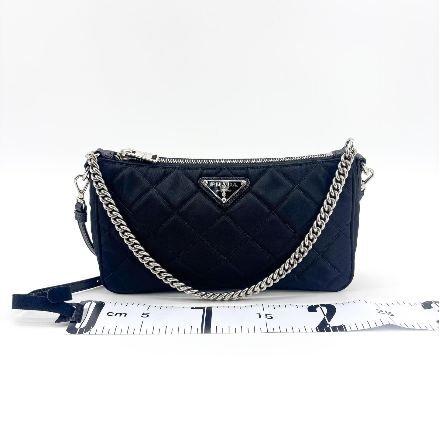 Sac à bandoulière Prada en nylon matelassé noir