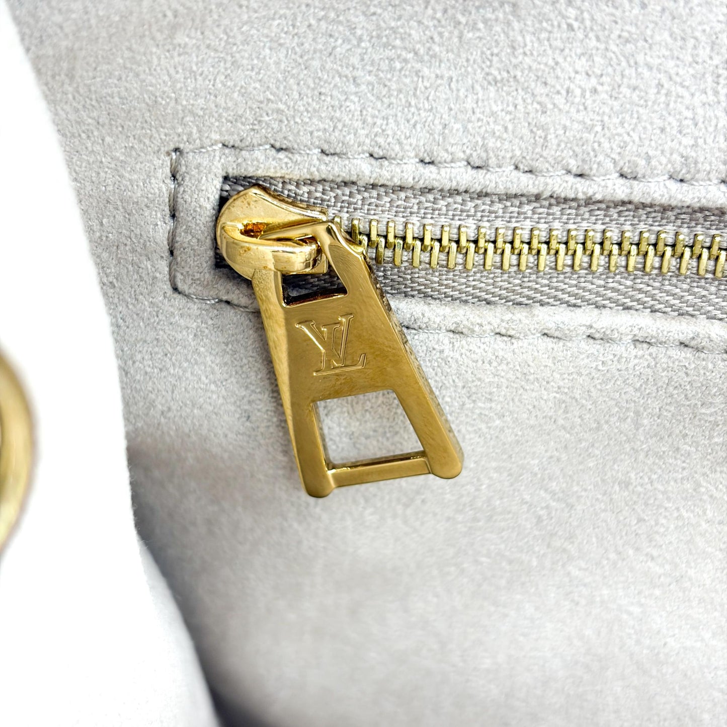 Louis Vuitton On the Go PM Monogram Empreinte Tourtrell Crème