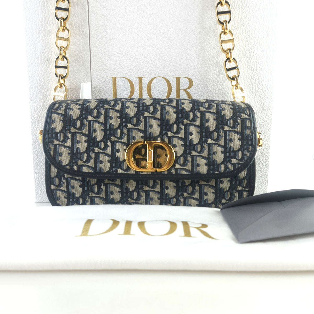 Oblique 30 Montaigne Avenue Shoulder Bag Crossbody Bag M9260UTZR_M928