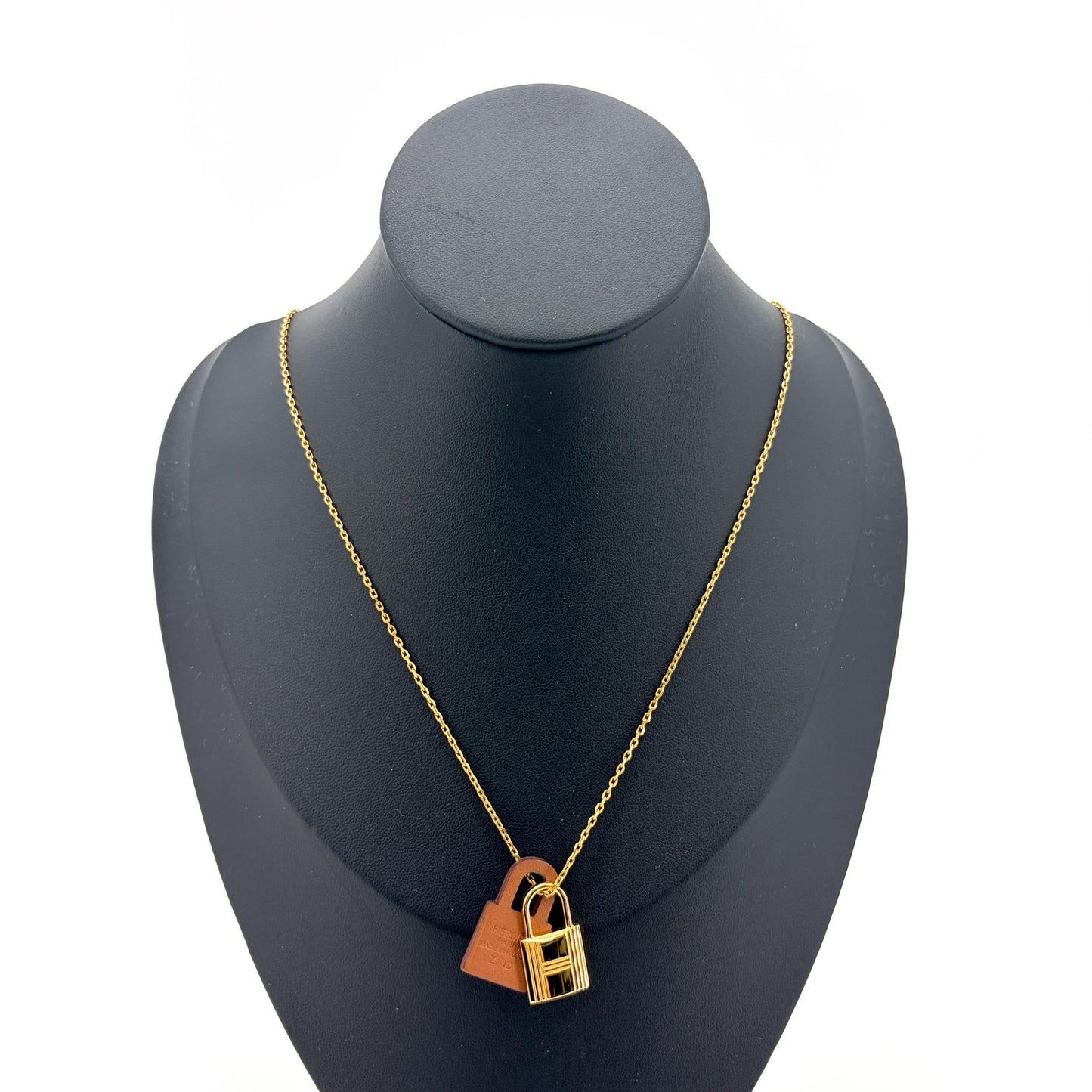 Hermès O'Kelly Pendant Necklace PM Gold Metal
