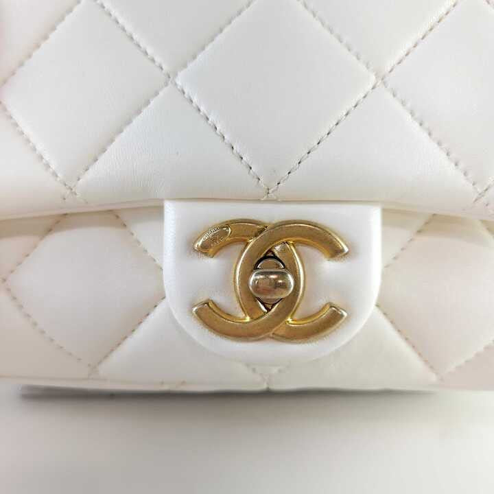 Chain flap shoulder bag