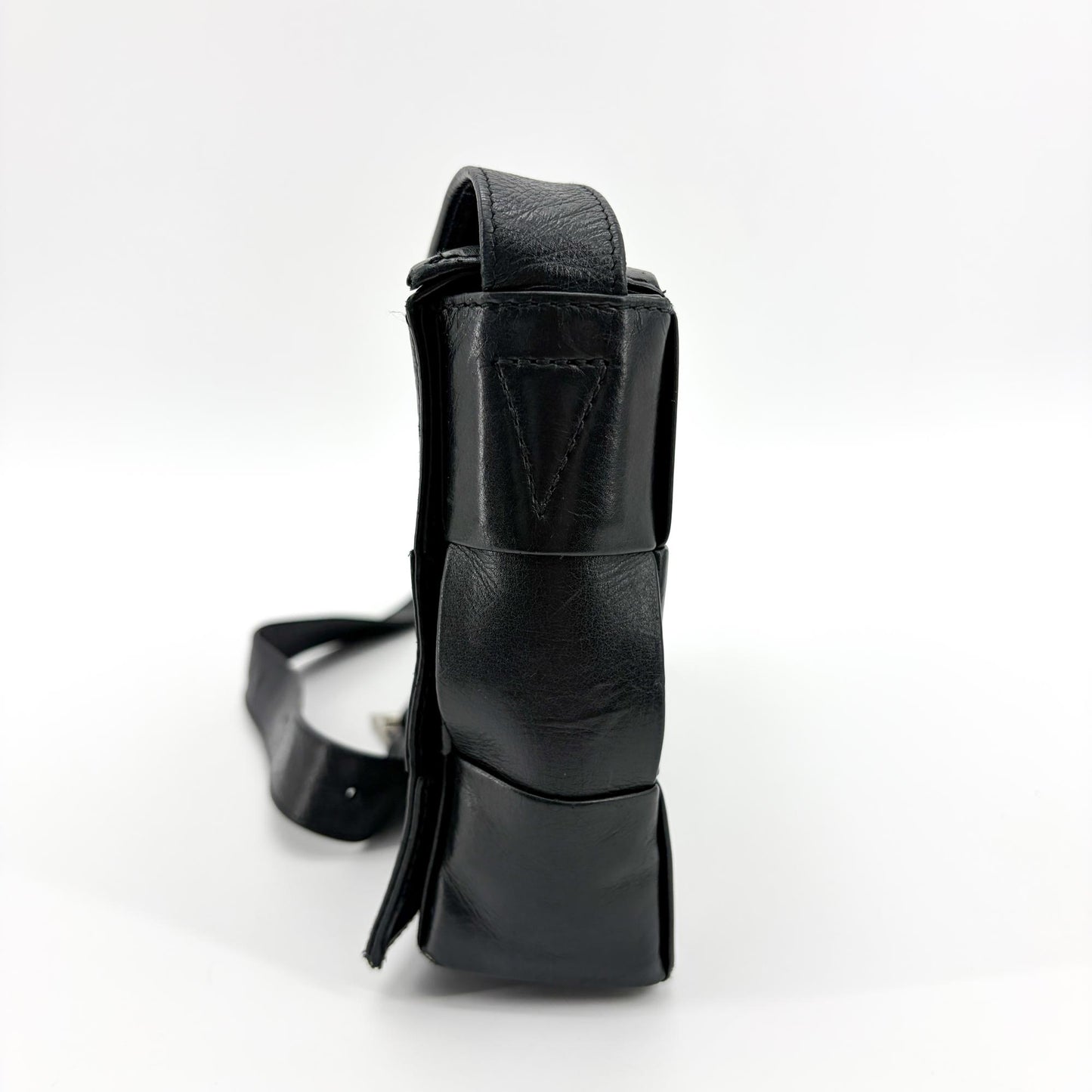 Bottega Veneta Intrecciato Paper Calfskin Cassette Bag Black