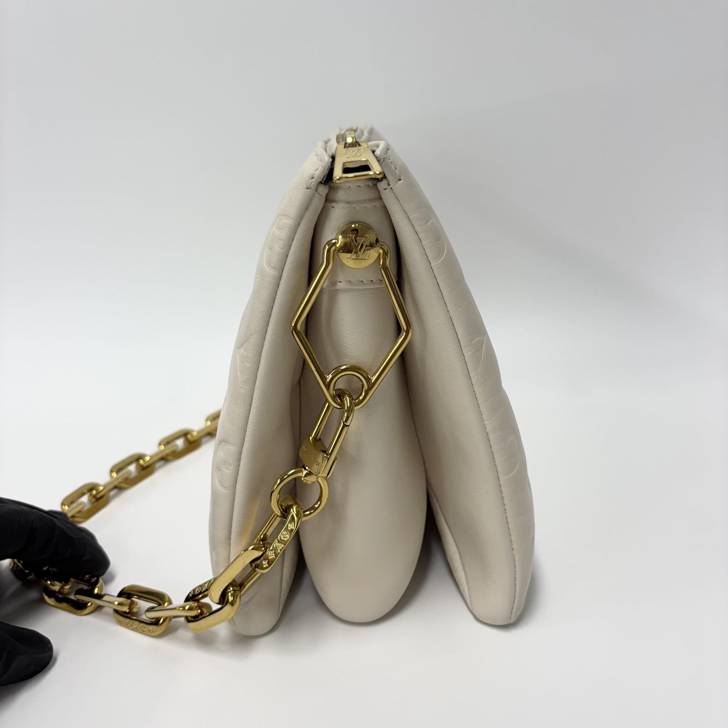 Louis Vuitton Cousin PM Cream M21260