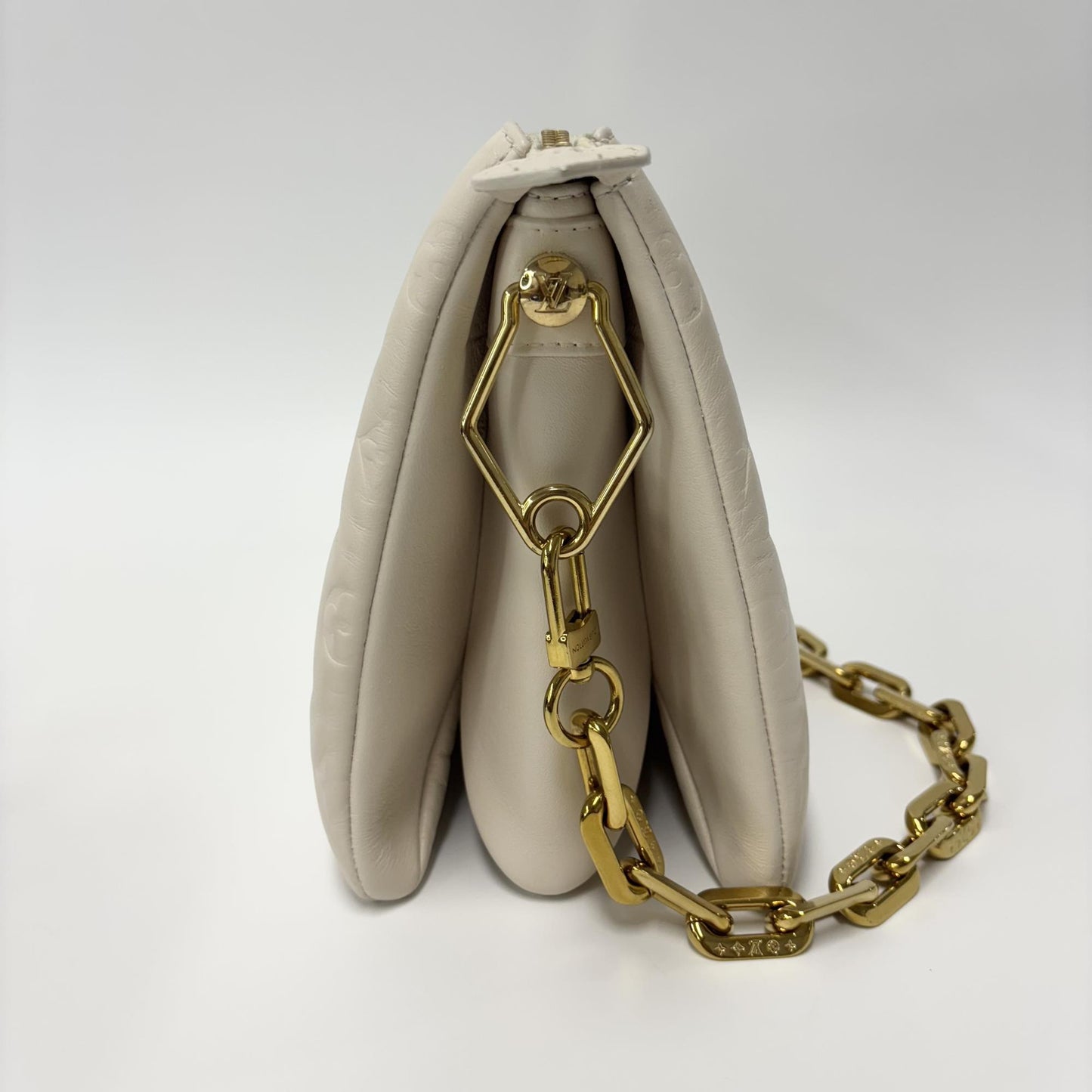 Louis Vuitton Cousin PM Cream M21260