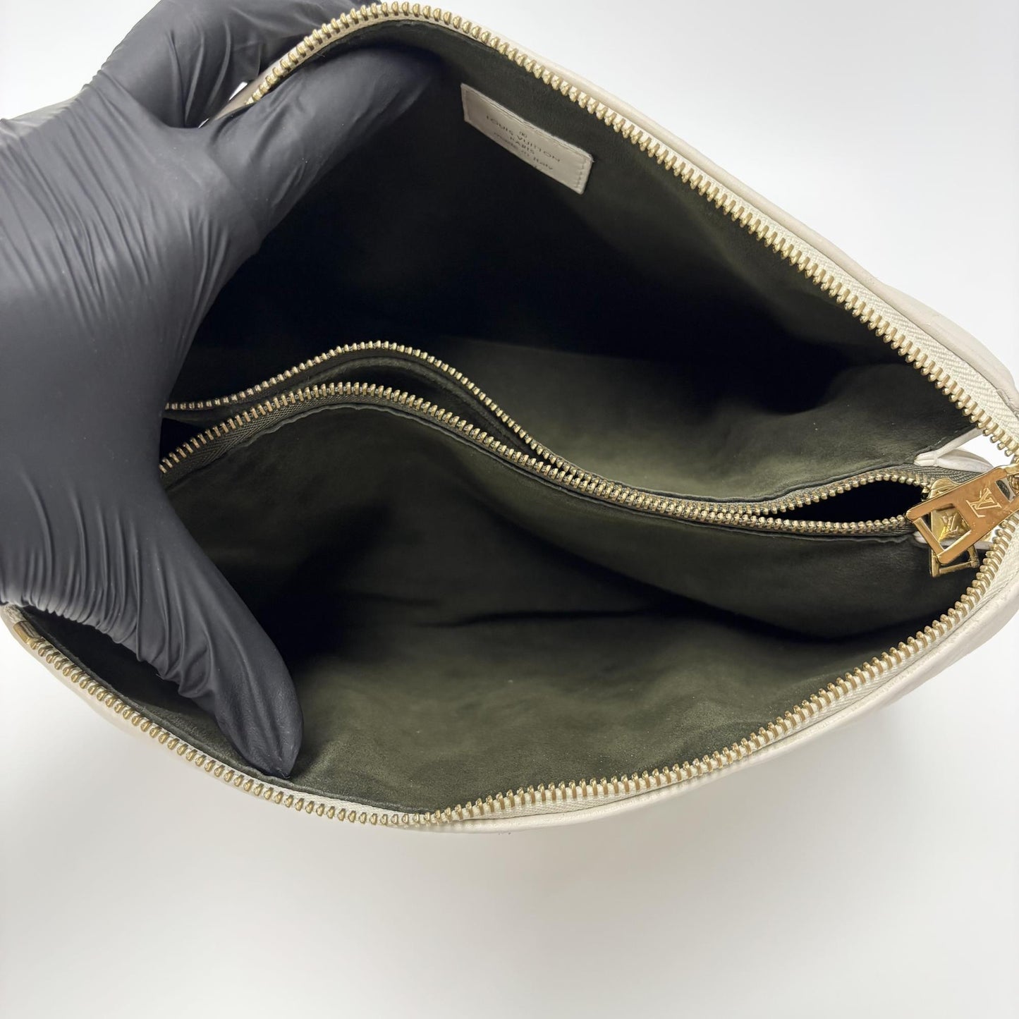 Louis Vuitton Cousin PM Cream M21260