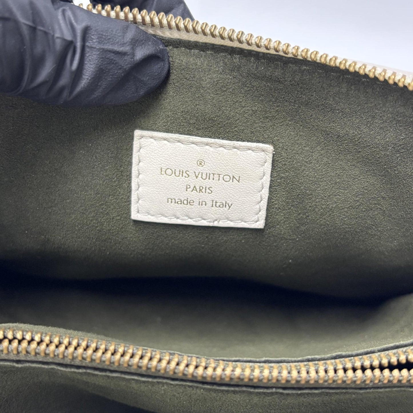 Louis Vuitton Cousin PM Cream M21260