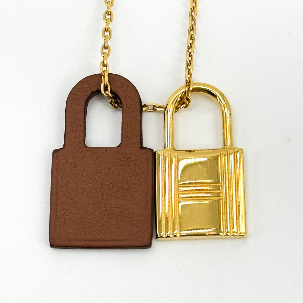 Hermès O'Kelly Pendant Necklace Gold Leather Gold Hardware