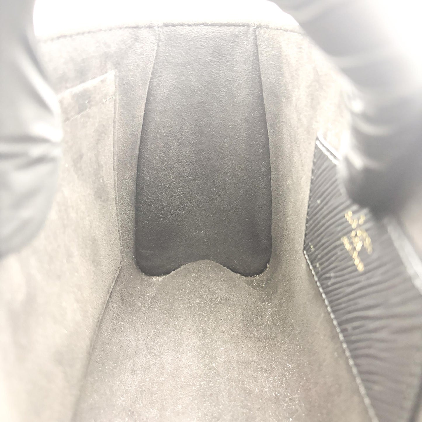 Louis Vuitton Twist MM Epi Noir Gold Hardware