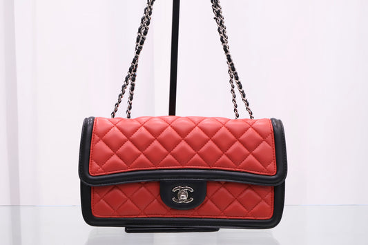 Season Limited Edition Graphic Flap Chain Shoulder Bag