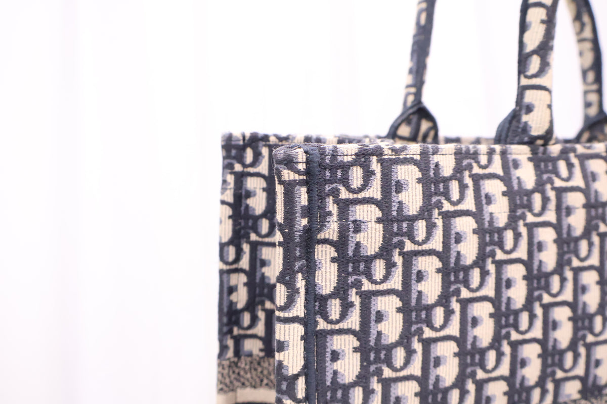 Oblique Embroidered Large Book Tote Bag M1286ZRIW - 928U