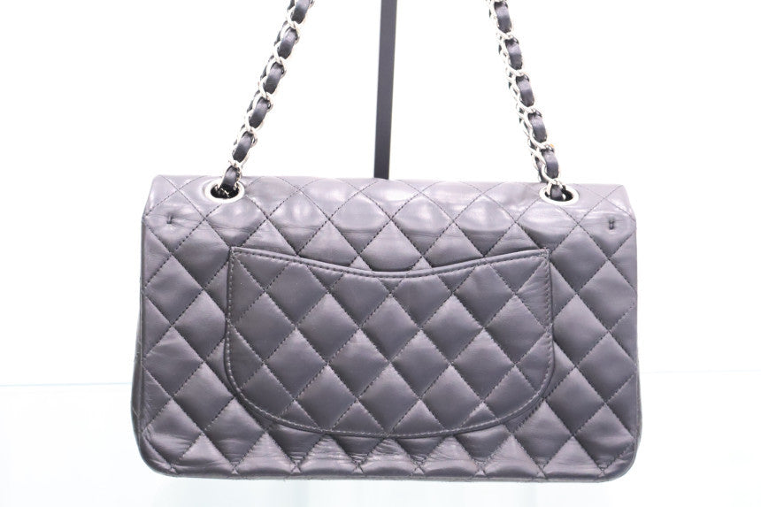 Classic Medium Lambskin Silver Chain Shoulder Bag