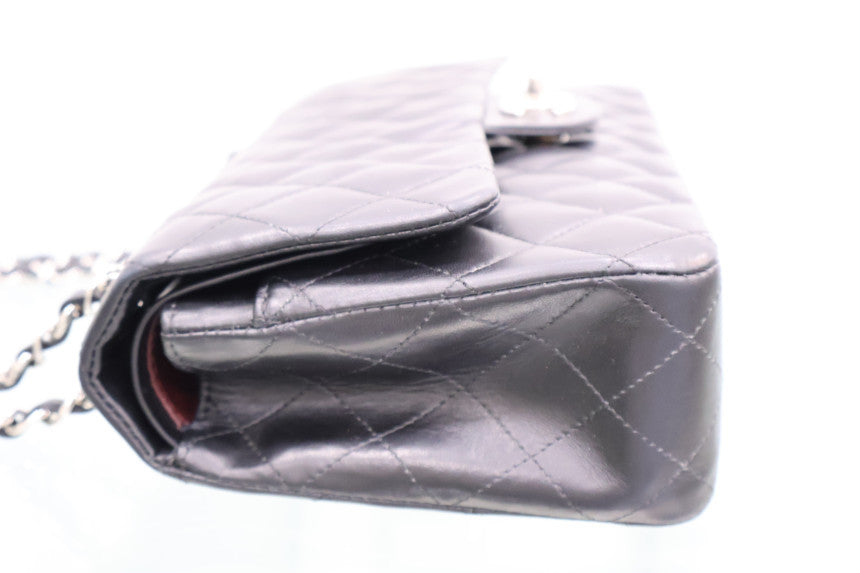Classic Medium Lambskin Silver Chain Shoulder Bag
