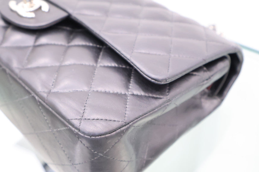 Classic Medium Lambskin Silver Chain Shoulder Bag