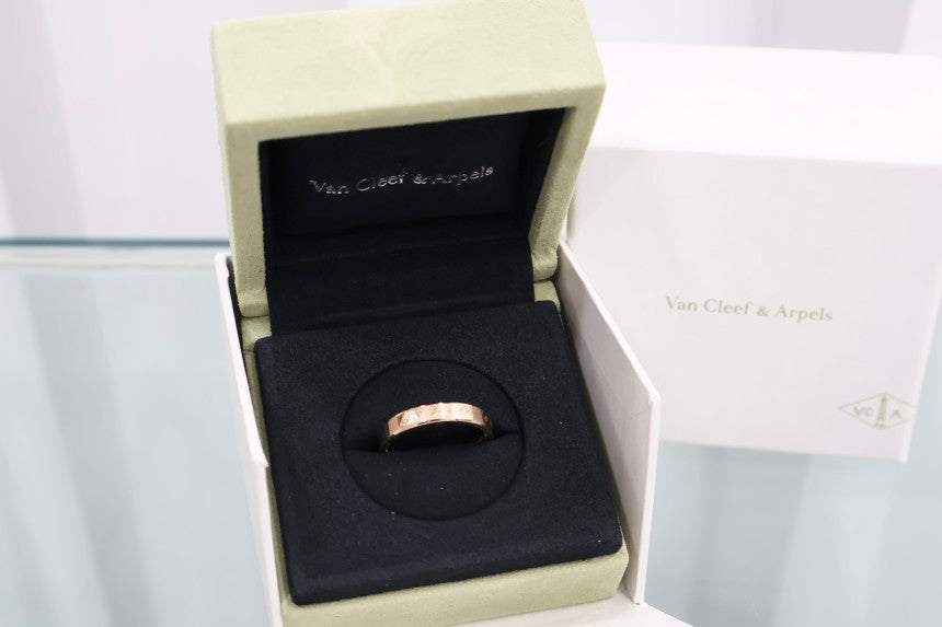Toujours Signature Étoile Wedding 4mm Ring VCARP7RF