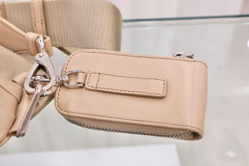 百貨店で購入したトライアングル ショルダーバッグ 1BH190