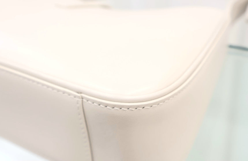 Smooth 5 A 7 Hobo Tote Shoulder Bag 657228