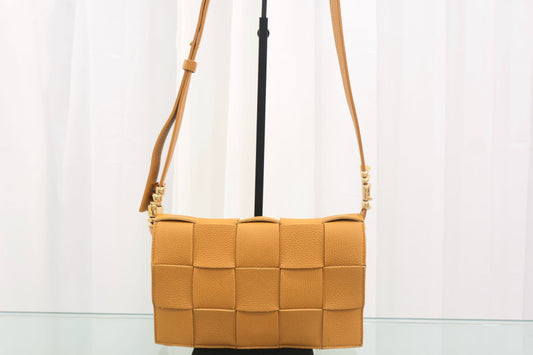 Cassette Bag Small Crossbody Bag 666870