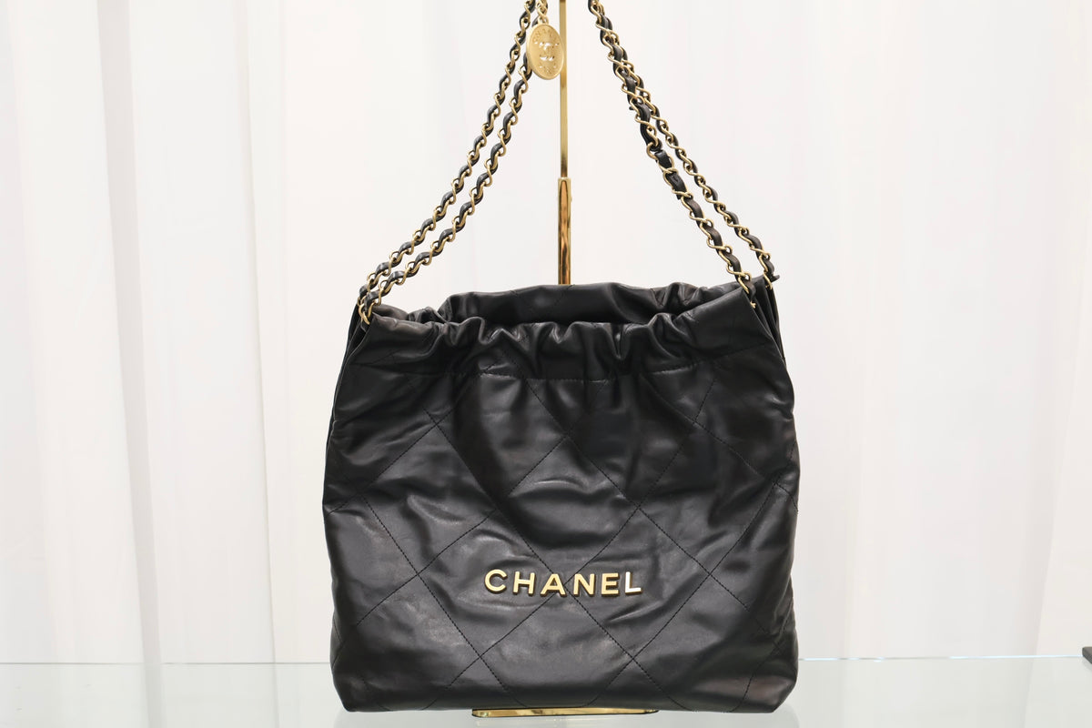 22 Bag Small Black Gold Hardware Built-in Chip Shoulder Bag AS3260
