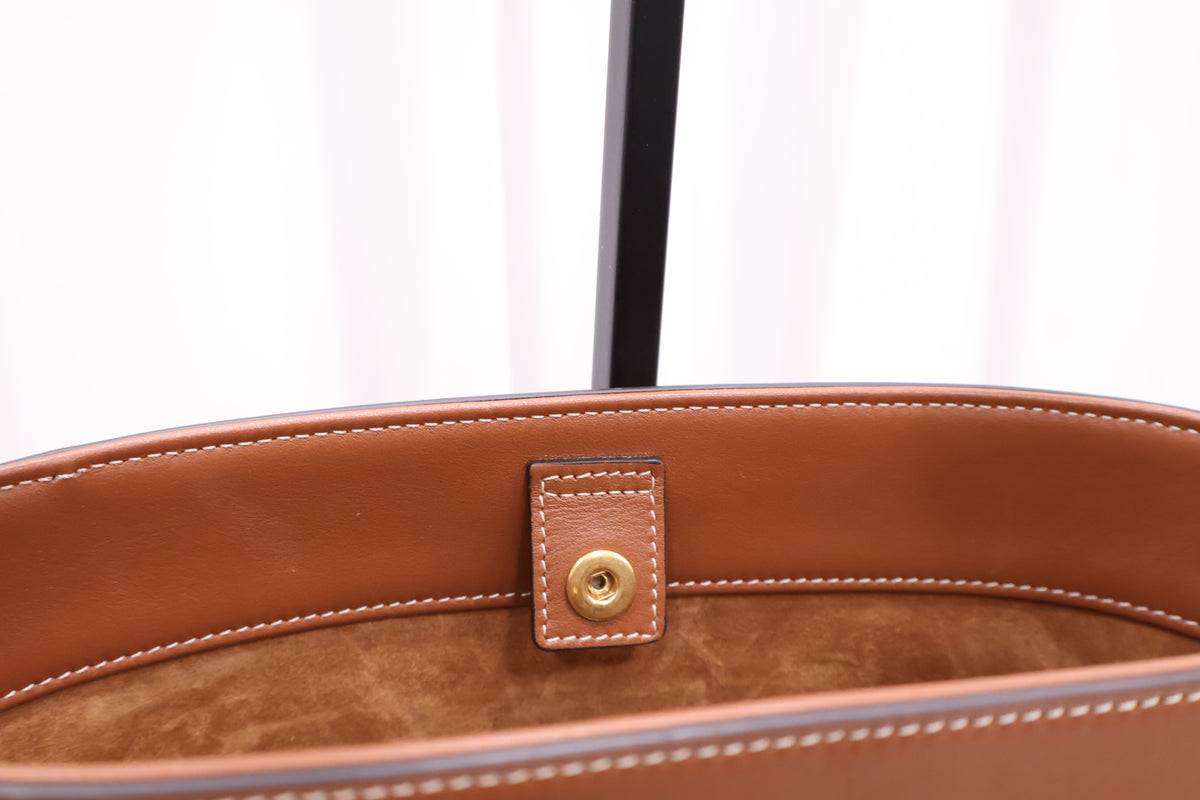 Triomphe Small Bucket Shoulder Bag 113783du3.04lu