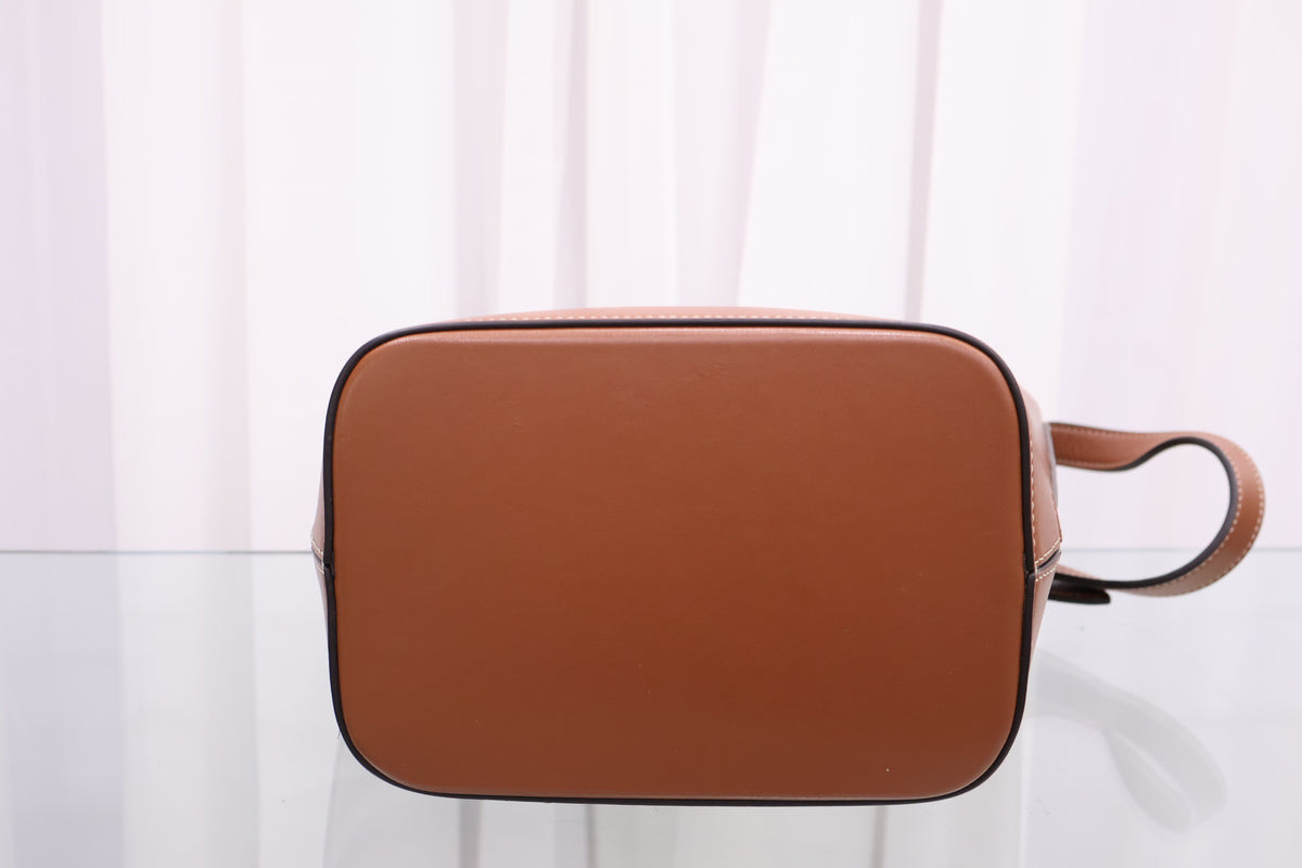 Triomphe Small Bucket Shoulder Bag 113783du3.04lu