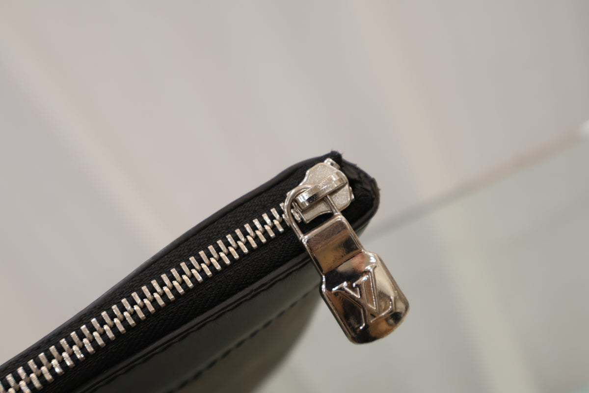 Discovery Pochette GM Clutch M69411
