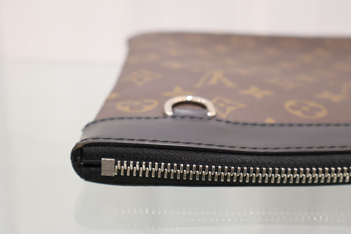 Discovery Pochette GM Clutch M69411