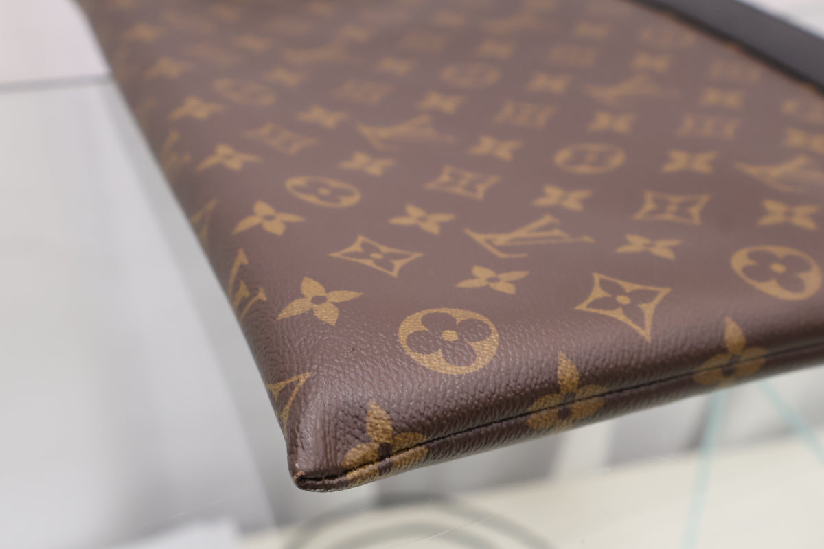 Discovery Pochette GM Clutch M69411