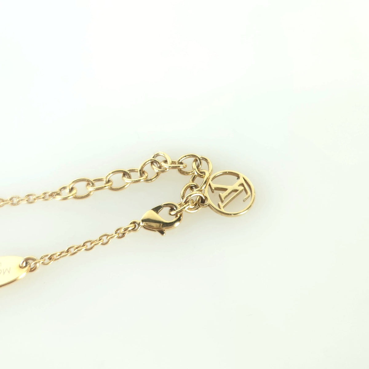 Essential V Bracelet M61084