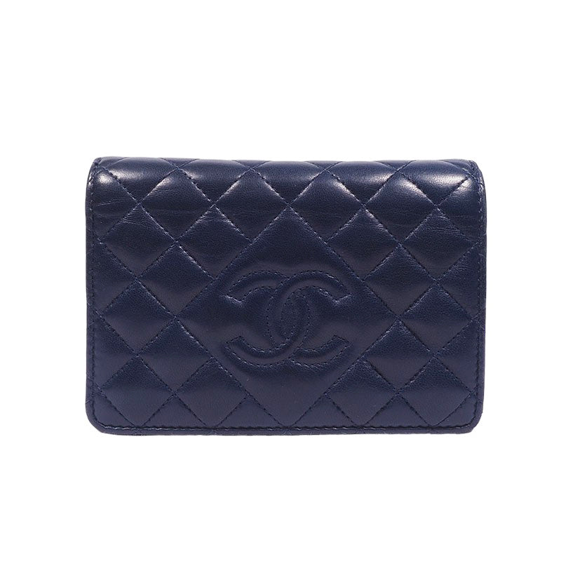 Chanel Diamond Quilted Medium Wallet