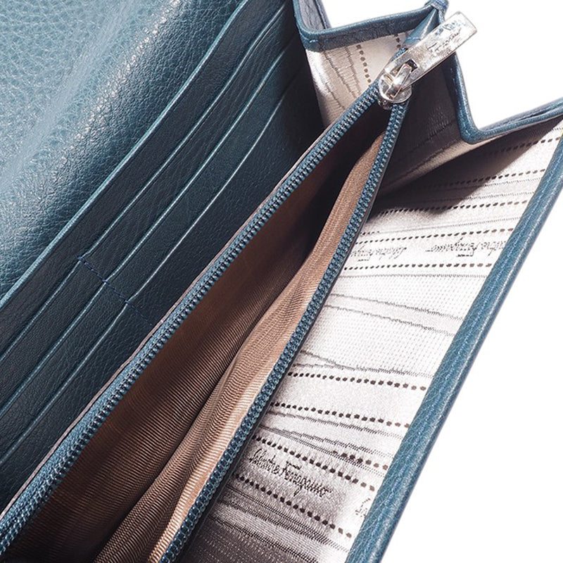 Ferragamo 22 A361 Gancini long wallet
