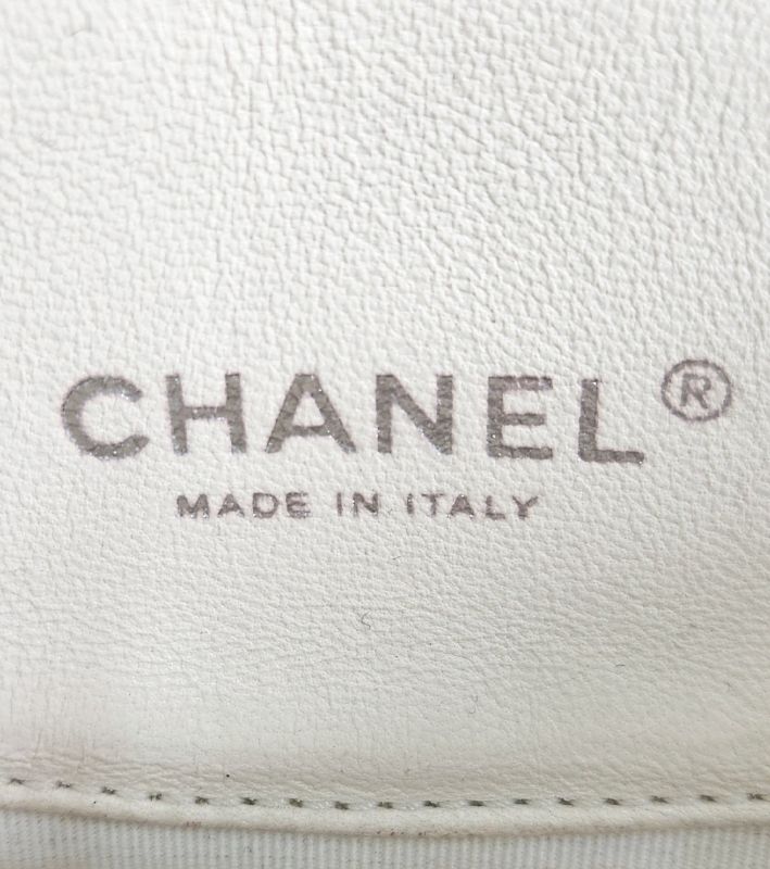 Chanel White Logo Quilted CC Chain Shoulder Bag with Built-in Chip