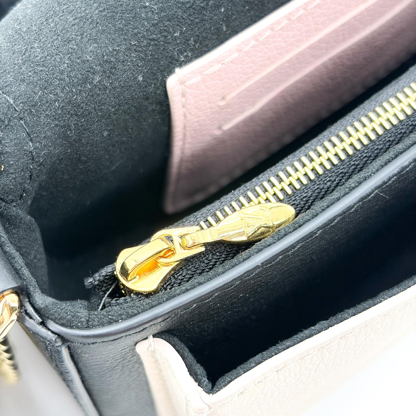 Louis Vuitton Lockme Chain Bag Noir Beige