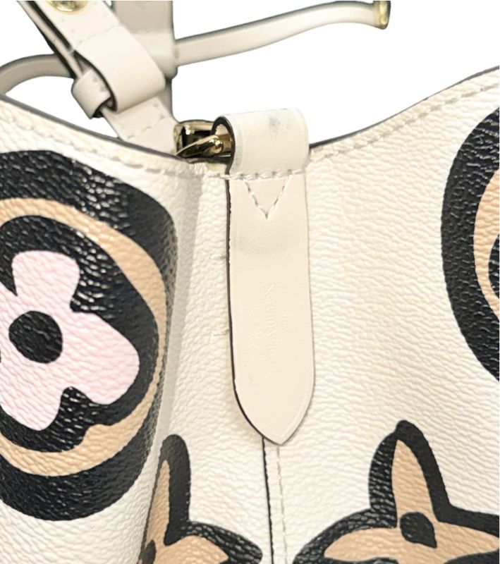 Louis Vuitton Beige Wild at Heart Neonoé