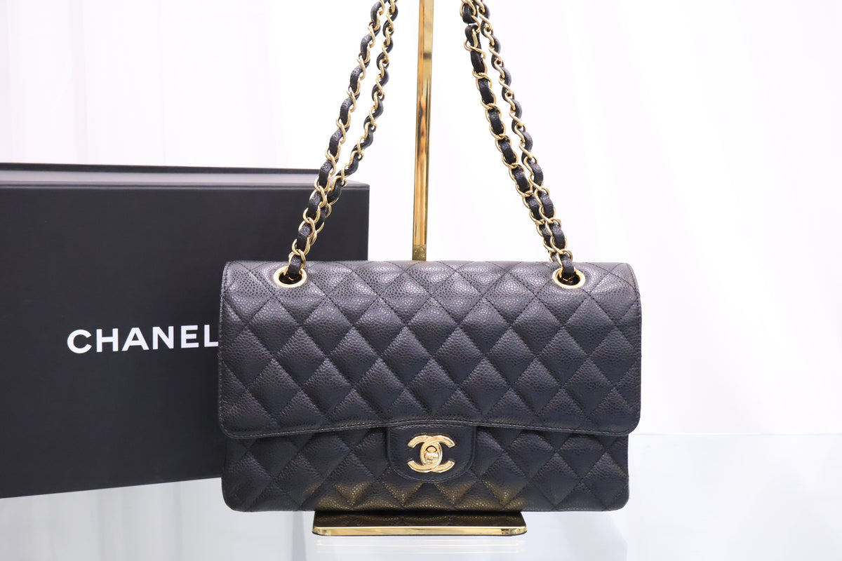 Classic Medium Gold Hardware Shoulder Bag Black Gold Hardware A01112